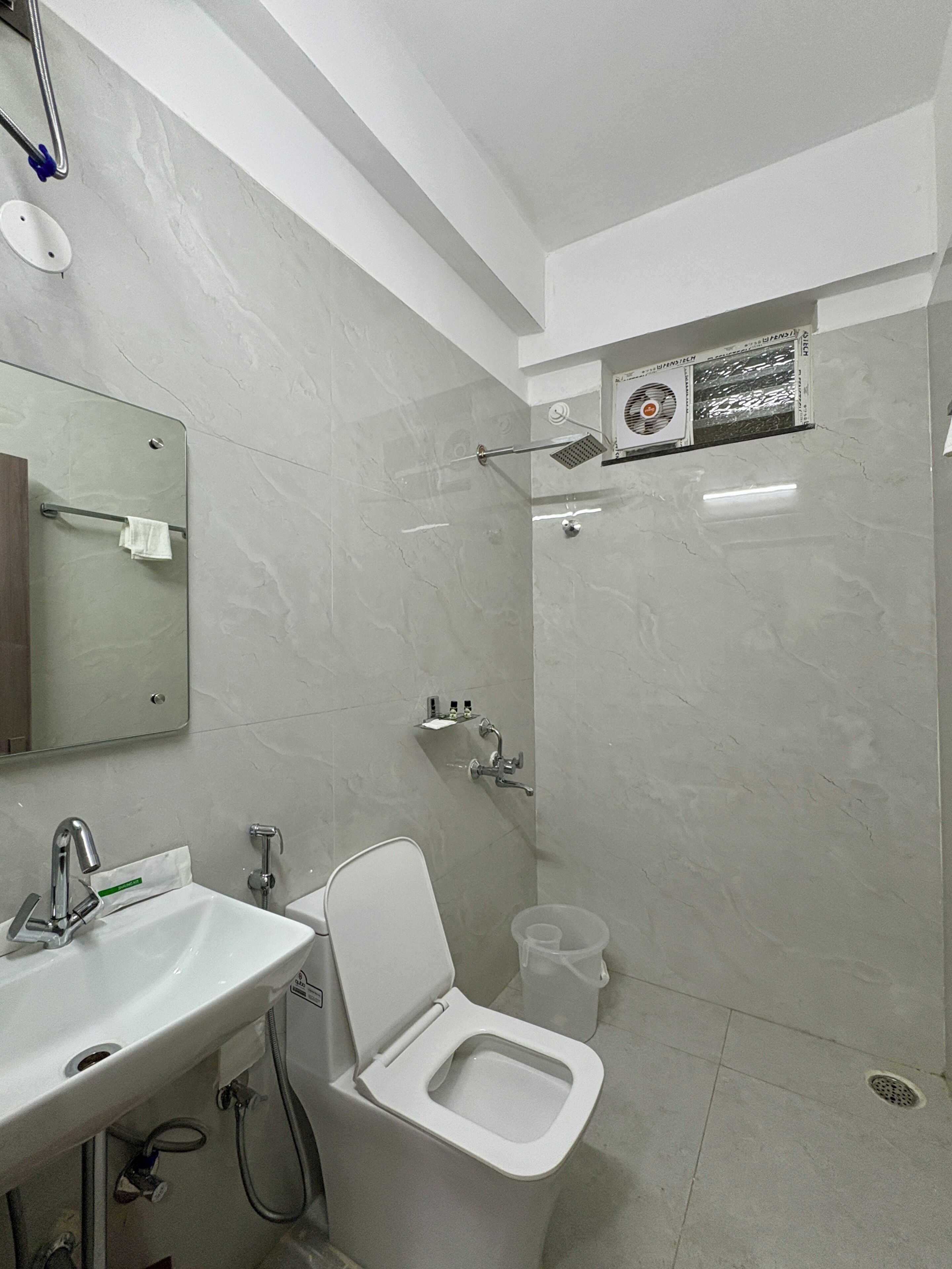 Shower, towels, soap, shampoo