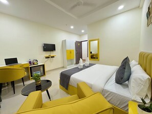 Desk, laptop workspace, blackout curtains, soundproofing - Yellow Sapphire Hotel DLF Cyber City (Hyderabad)