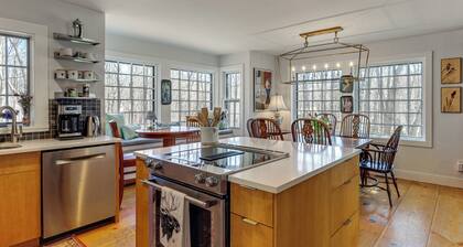 Charming Dorset Cottage Nestled in the Treetops