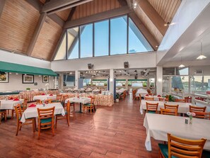 Dining - Everything You Need For The Perfect Vacation! Outdoor Pool, Oceanfront! (Kahului)