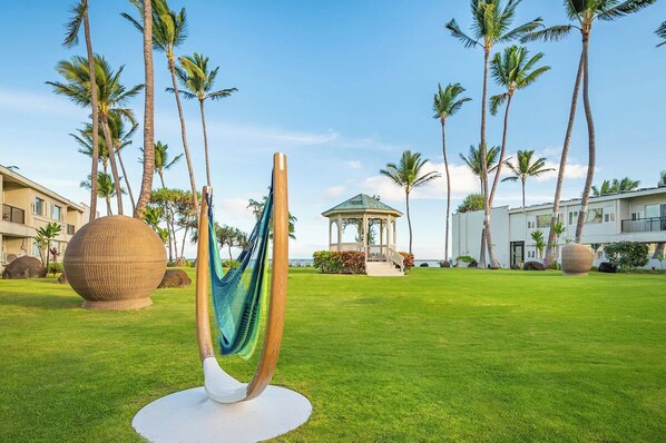 Property grounds - Look No Further! Spacious Room with Scenic Ocean Views & Pool Access (Kahului)