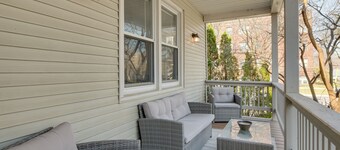 Spacious Chicago Group Home! Walk to Train & Eats