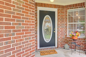 Exterior detail - Explore Alvin! Charming Home Near College & Dtwn (Alvin)