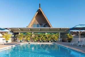 Pool - Refreshing Kahului Stay: Outdoor Pool & Breakfast by the Beach | Garden View Roo (Kahului)