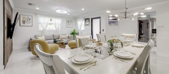 Stroll to Dtwn: Delray Beach Home w/ Outdoor Oasis