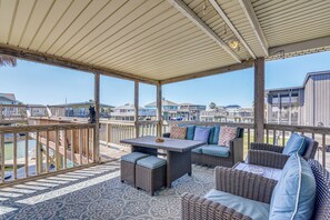 Terrace/patio - Canal-Front Home w/ Dock, 1 Mi to Sea Isle Beach! (Galveston)