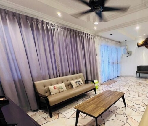 Casa Homestay Batu Pahat. 
5 minutes to town area like family-friendly,gathering