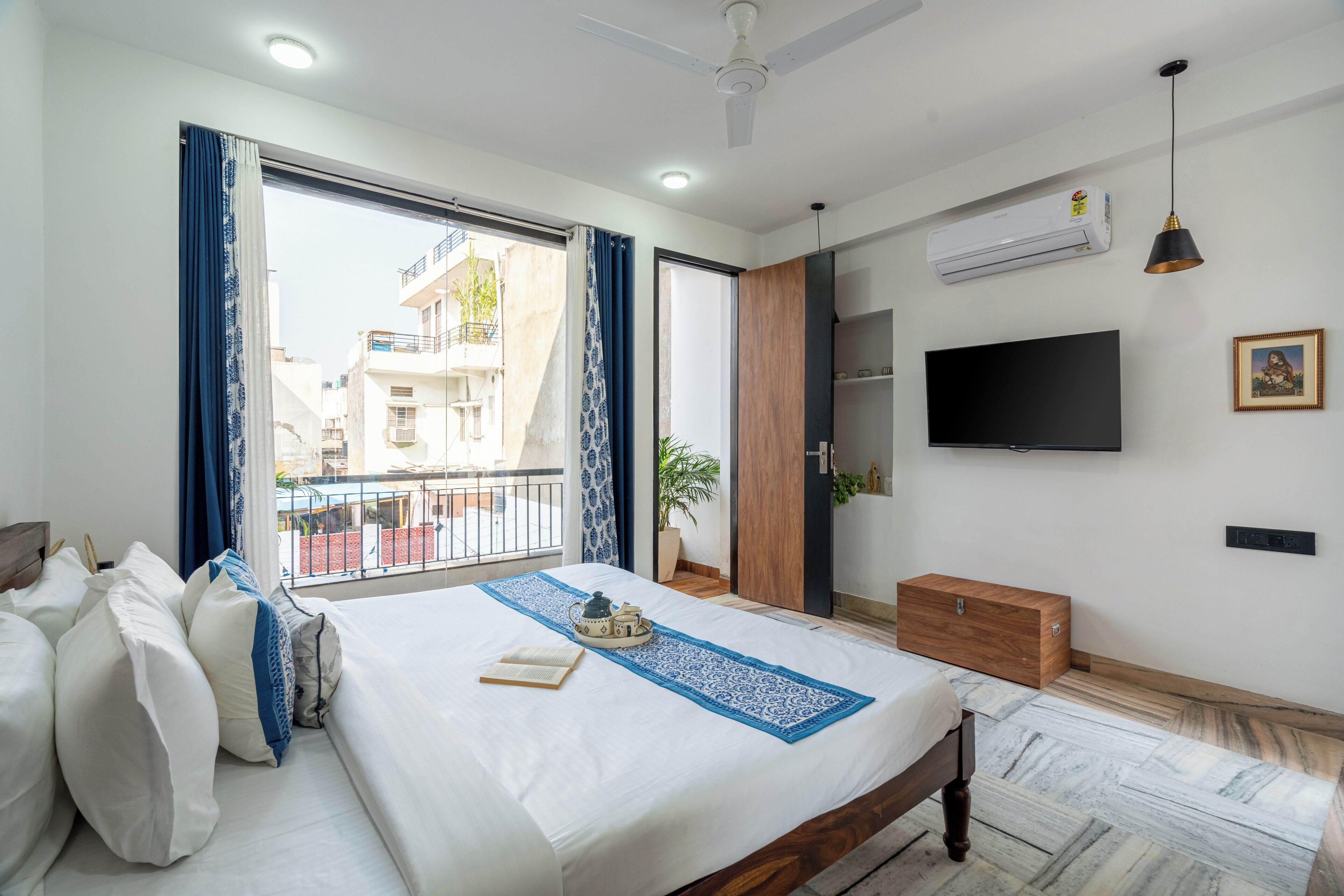 Deluxe Double Room | In-room safe, iron/ironing board, free WiFi