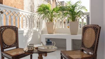 Deluxe Double Room | Outdoor dining