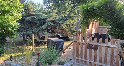 Gite, le Cocon de Puypezac between nature and town. Pets welcome