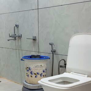 Bruser, boblebadekar, bidet, håndklæder