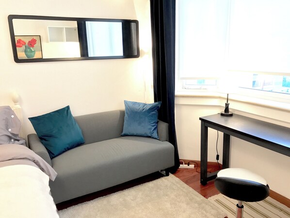 Comfort Studio, City View | Living area