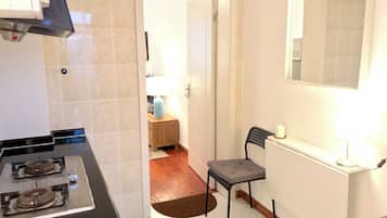 Comfort Studio, City View | Private kitchen