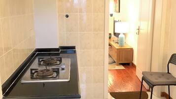 Comfort Studio, City View | Private kitchen