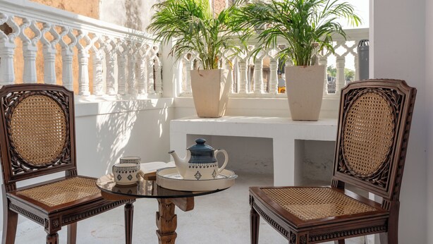 Vila Mewah, balkon, pemandangan halaman | Tempat makan outdoor