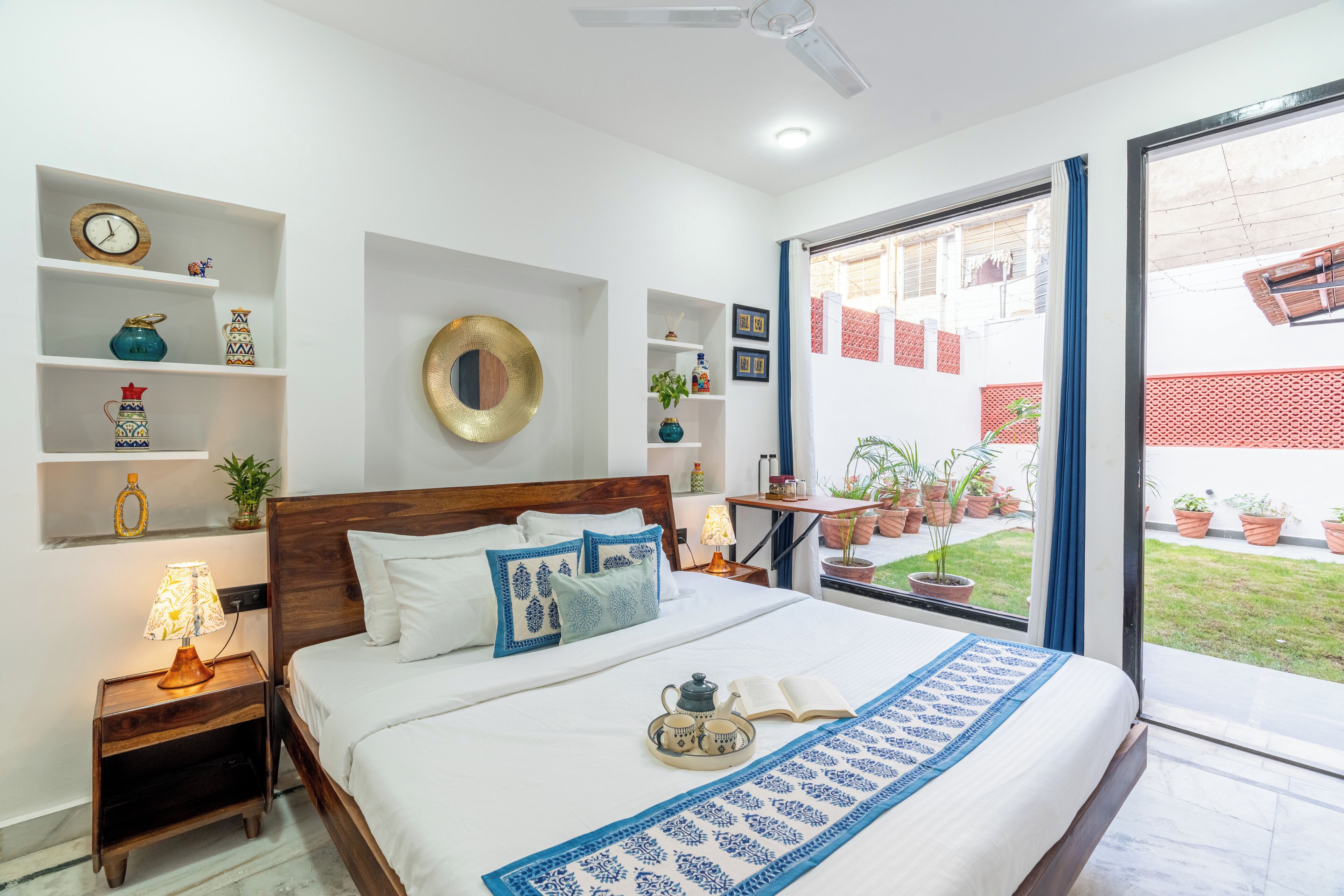 Luxe villa, balkon, uitzicht op de binnenplaats | Een strijkplank/strijkijzer, gratis wifi