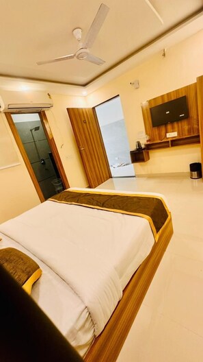 Superior Room | Desk, free WiFi - Saritashray Nikunj (Vrindavan)