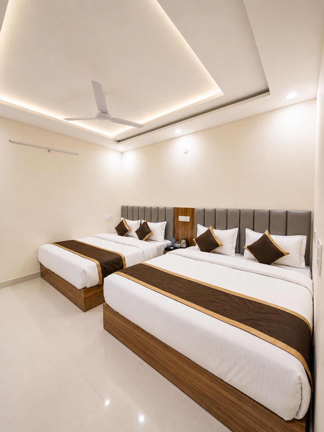 Family Room | Desk, free WiFi