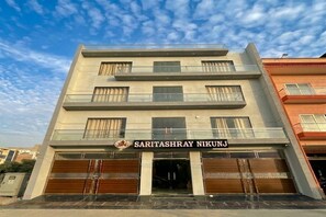 Exterior - Saritashray Nikunj (Vrindavan)