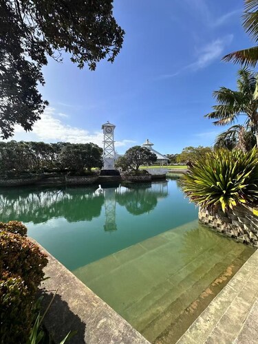 An elevated escape, quietly set in paradise