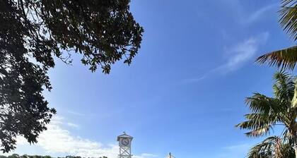 An elevated escape, quietly set in paradise