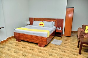 Hypo-allergenic bedding, free WiFi, bed sheets
