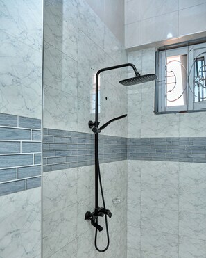 Luxury Double Room, City View | Bathroom - Ngao Stylish Hotel Dodoma (Dodoma)