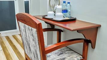 Luxury Double Room, City View | Dining