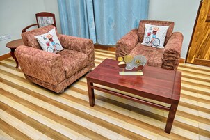 Deluxe Double Room, City View | Living area | 40-inch Smart TV with satellite channels
