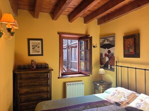 1 bedroom, bed sheets - Mountain and fire. The best getaway - Aigüestortes 1 (Pla de l'Ermita)