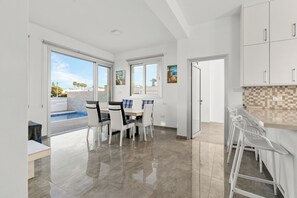 Dining - Golden Marine Seaside Villa Protaras (Paralimni)