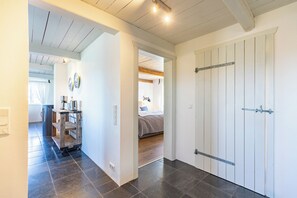 3 Schlafzimmer, Schreibtisch, Bügeleisen/Bügelbrett, Reisekinderbett