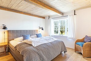 3 bedrooms, desk, iron/ironing board, travel cot - Lock keeper LUV: Holiday home with sauna, wood-burning stove & terrace for up to 6 guests (Neukirchen)