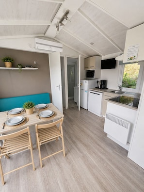 Microwave, stovetop, dishwasher - Mobil-Home Cagnes-sur-Mer, Nice (Cagnes-sur-Mer)