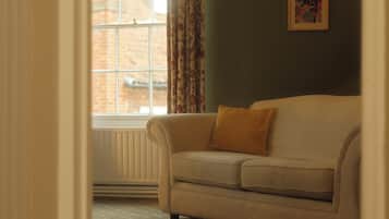 Four Poster Room | Living area