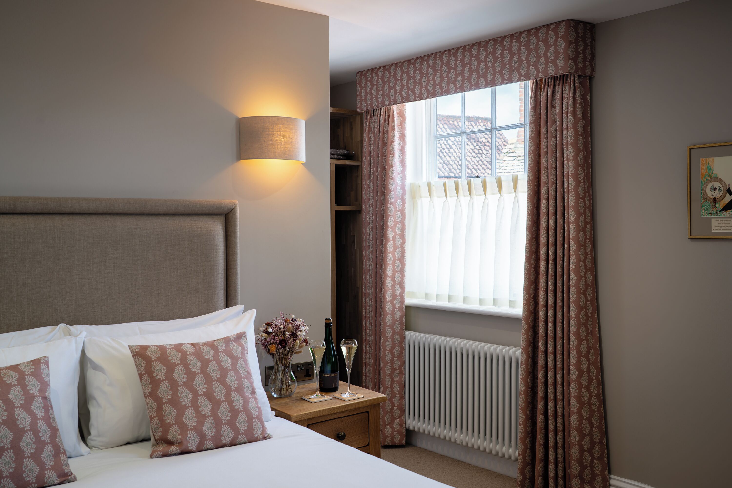King Room | Desk, laptop workspace, iron/ironing board, free WiFi