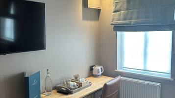 Comfort Double Room, 1 King Bed, Ground Floor | Interior