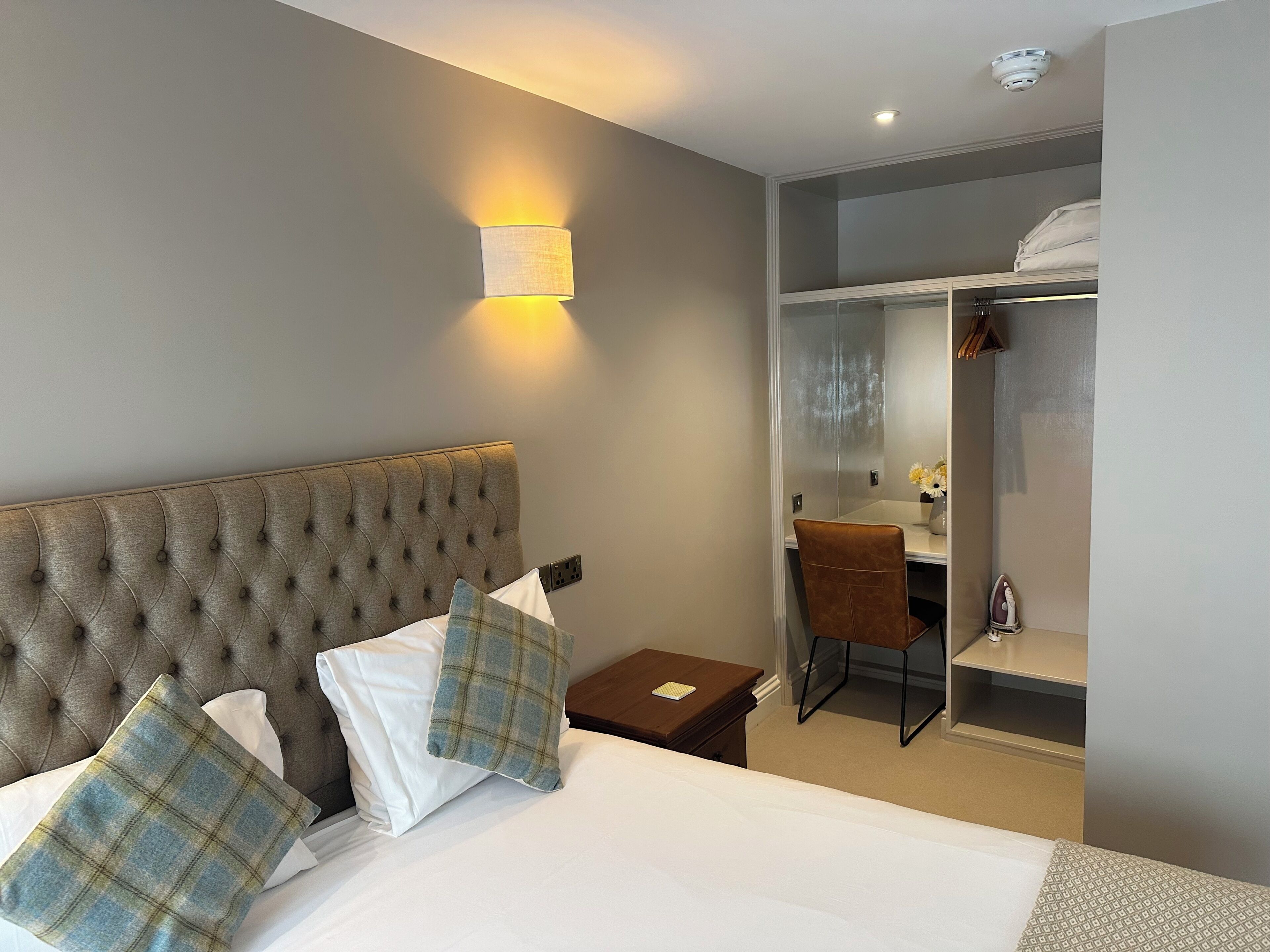 Desk, laptop workspace, iron/ironing board, free WiFi