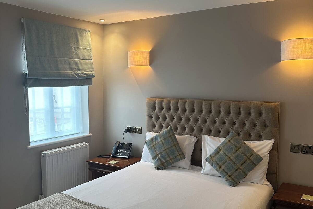 Quarto casal conforto, 1 cama King, no piso térreo