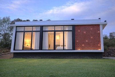 Leaf N Leisure- Deluxe 2 Bedroom Private Villa