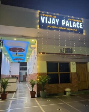 Exterior detail - Hotel Vijaya Palace (Ayodhya)