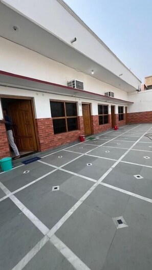 Property grounds - Hotel Vijaya Palace (Ayodhya)