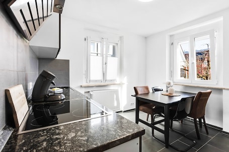 冷蔵庫、電子レンジ、オーブン、コンロ. Deluxe apartment with 2 bedrooms and garden view