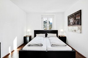 2 Schlafzimmer, Zimmersafe, Bügeleisen/Bügelbrett, Reisekinderbett