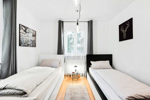Deluxe apartment with 2 bedrooms and garden view