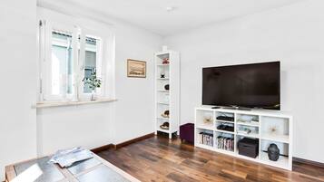 Een smart-tv en een dvd-speler
