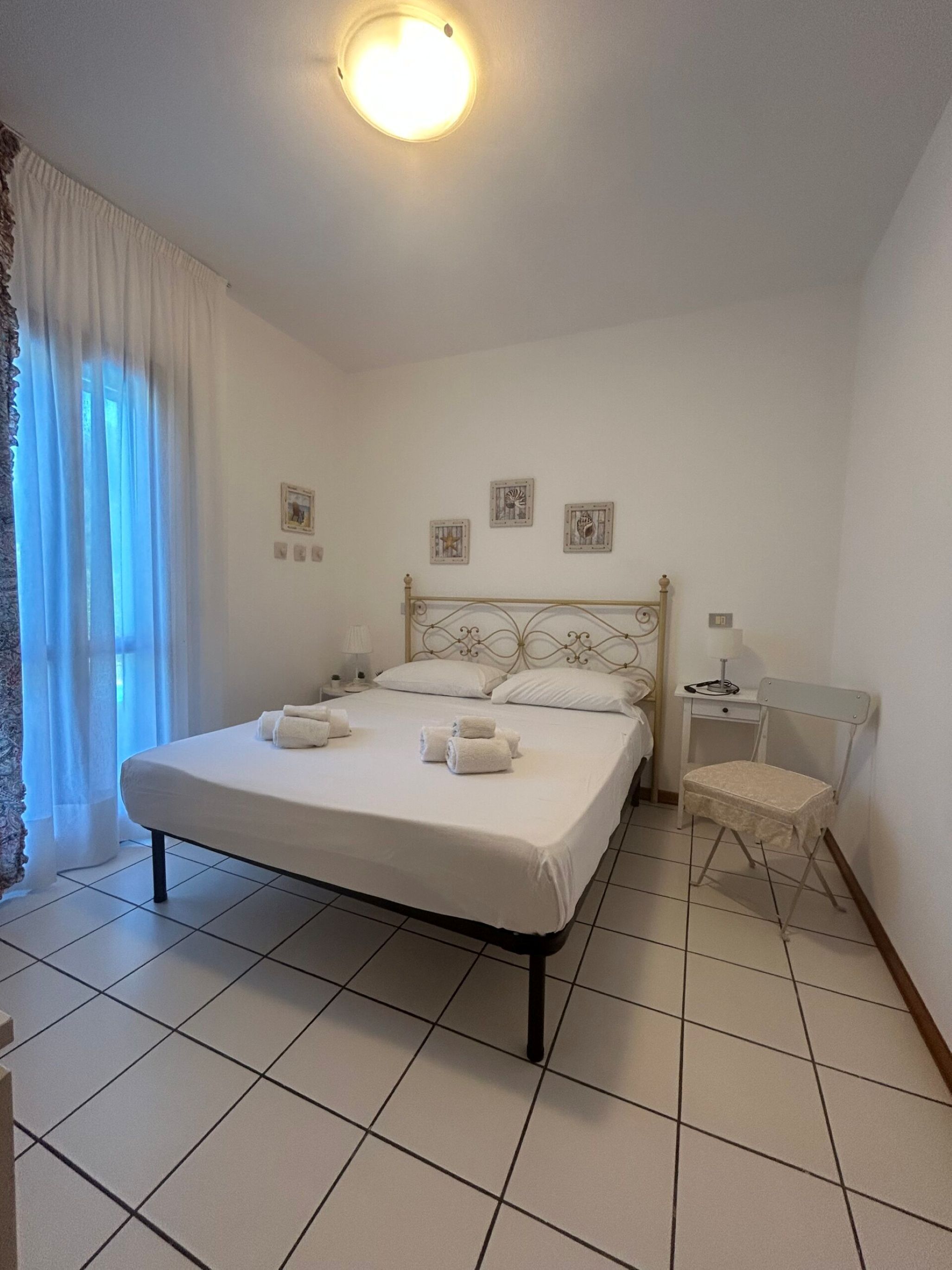 4 bedrooms, iron/ironing board, bed sheets