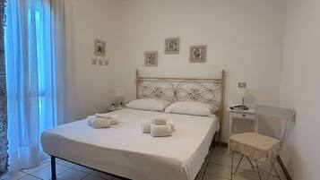 4 bedrooms, iron/ironing board, bed sheets