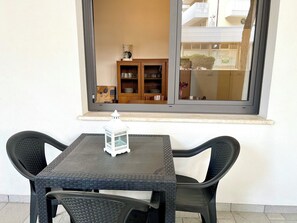 Outdoor dining - Equipped flat for a comfortable stay (Lignano Sabbiadoro)