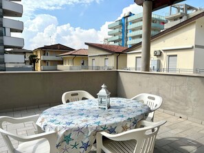 Outdoor dining - Great accommodation for groups in Lignano (Lignano Sabbiadoro)